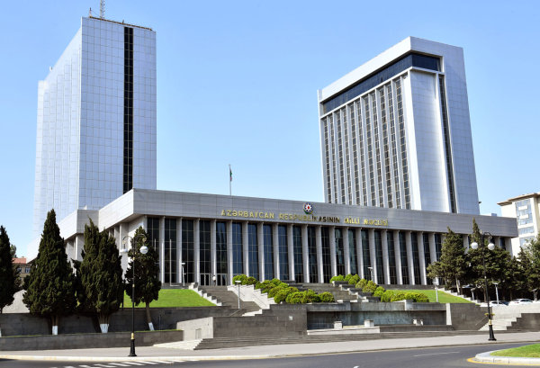 azerbaycanda-deputatin-selahiyyetlerine-xitam-verildi-foto